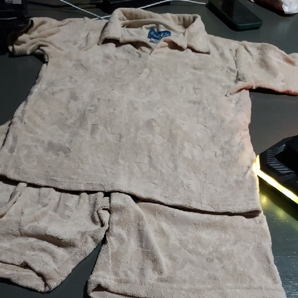 💚2/$20 or 4/$30 Tan and cream FreeStyle Revolution 2-piece set size 10